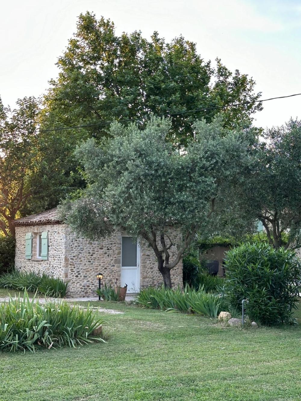 Châteauneuf-du-Rhône Maisonnette Independante Au Calme Dans Un Grand Jardin מראה חיצוני תמונה